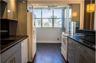 100 Golden Isles Dr-Unit -301 in Hallandale Beach, FL - Building Photo - Building Photo