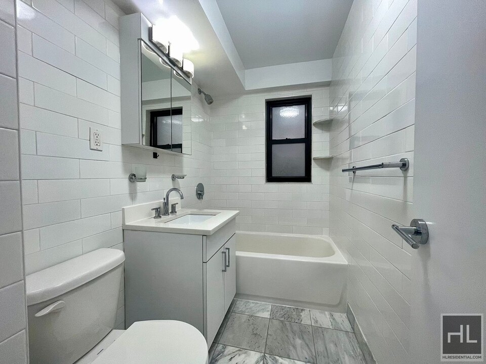 EAST 56 STREET in New York, NY - Building Photo