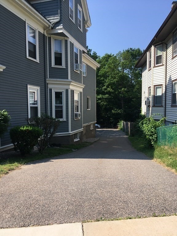 1078 South St in Boston, MA - Building Photo - Building Photo