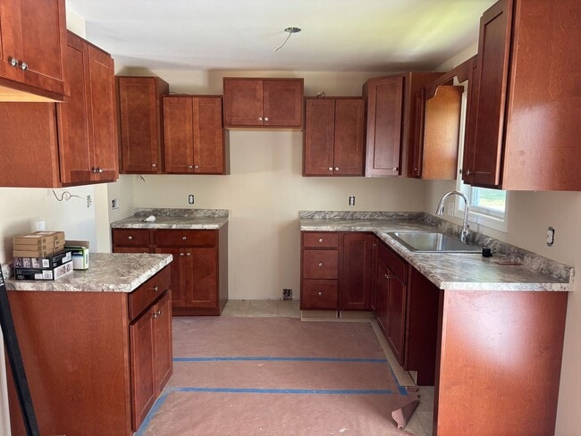 1351 Springdale Dr in Clinton, IA - Building Photo - Building Photo