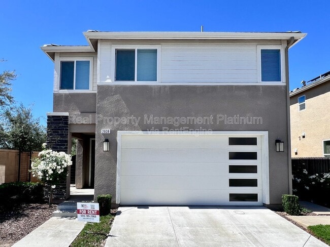 2038 N Perry Ln in Clovis, CA - Building Photo - Building Photo