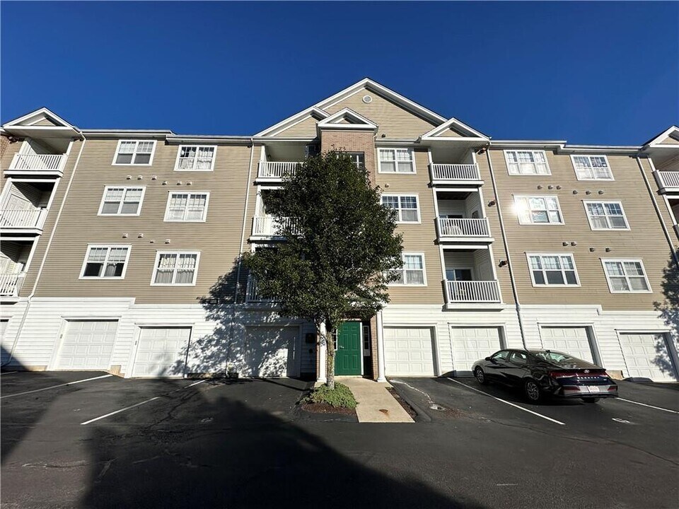 104 E Mill St in Woonsocket, RI - Building Photo