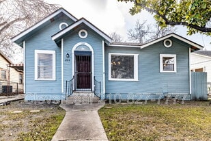 206 Hoover Ave in San Antonio, TX - Building Photo