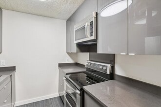 2707 Valmont Rd in Boulder, CO - Foto de edificio - Building Photo