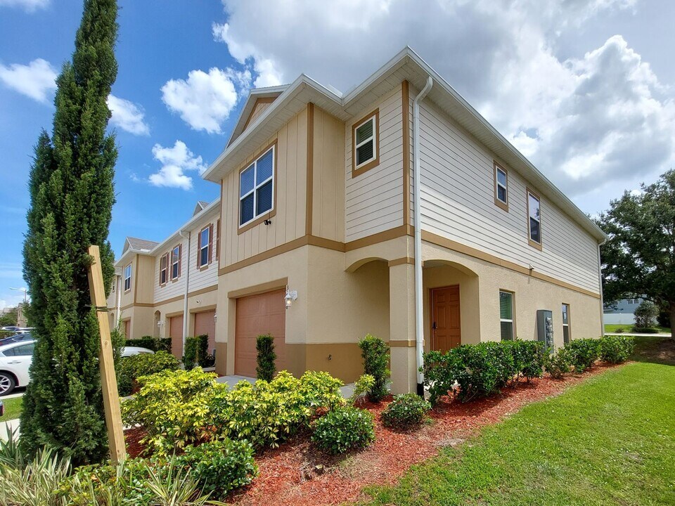 3846 Hampstead Ln in Lakeland, FL - Building Photo