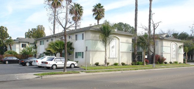 255 Avocado Ave in El Cajon, CA - Foto de edificio - Building Photo