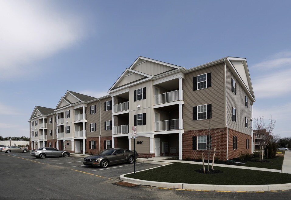 University Courtyard Apartments and Nearby Dover Apartments For Rent