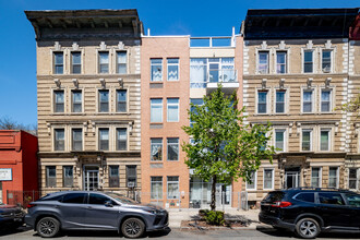 765 Park Pl in Brooklyn, NY - Building Photo - Building Photo