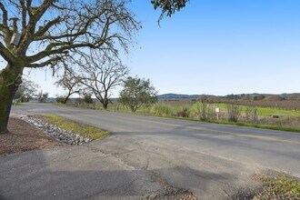 9168 Eastside Rd in Healdsburg, CA - Building Photo - Building Photo