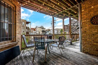 1024 N Damen Ave, Unit 7 in Chicago, IL - Building Photo - Building Photo