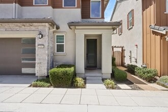 1363 S Shields Ave in Mountain House, CA - Building Photo - Building Photo
