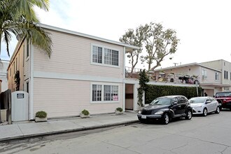 Bayside Apartments in Long Beach, CA - Foto de edificio - Building Photo