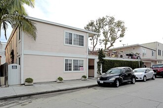 Bayside Apartments in Long Beach, CA - Building Photo - Building Photo