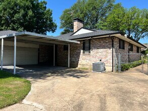 2730 King Cole Dr in Dallas, TX - Building Photo - Building Photo