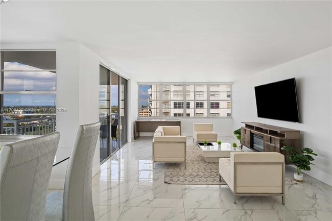 18051 Biscayne Blvd in Aventura, FL - Building Photo - Building Photo