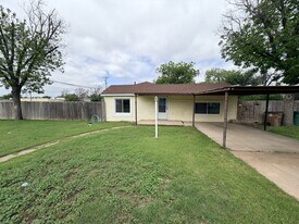 421 N Archer St in San Angelo, TX - Building Photo