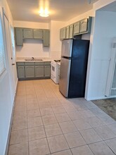 8456 Fenwick St, Unit 8450 Fenwick in Sunland, CA - Foto de edificio - Building Photo
