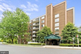 1515 S Arlington Ridge Rd, Unit 603 in Arlington, VA - Building Photo