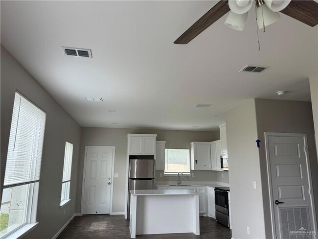 1601 Molino Dr, Unit 4 in Edinburg, TX - Building Photo - Building Photo