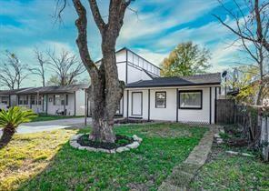 302 Lawrence St in Tomball, TX - Building Photo - Building Photo