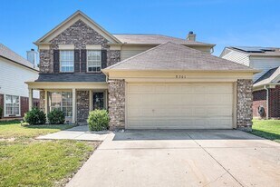 8201 Cloverglen Ln in Fort Worth, TX - Building Photo