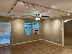 1029 SW 15th Ter, Unit 2 in Fort Lauderdale, FL - Foto de edificio - Building Photo