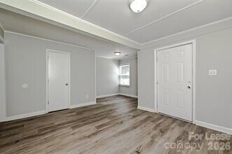 2649 Roslyn Ave in Charlotte, NC - Building Photo - Building Photo