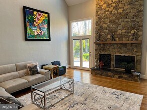 9049 Holly Leaf Ln in Bethesda, MD - Building Photo - Building Photo