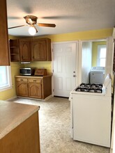 62 George St, Unit 1 in Bristol, CT - Foto de edificio - Building Photo