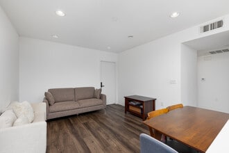 1539 Beloit Ave in Los Angeles, CA - Building Photo - Interior Photo