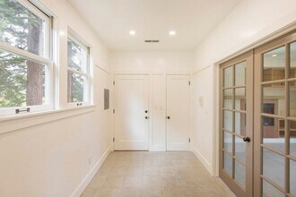 6449 Benvenue Ave in Oakland, CA - Building Photo - Building Photo