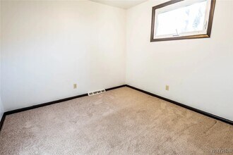 111 Sunshine Dr in Amherst, NY - Building Photo - Building Photo