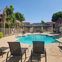 700 W University Dr, Unit 106 in Tempe, AZ - Building Photo