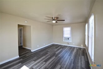 122 Perryman St in New Braunfels, TX - Building Photo - Building Photo