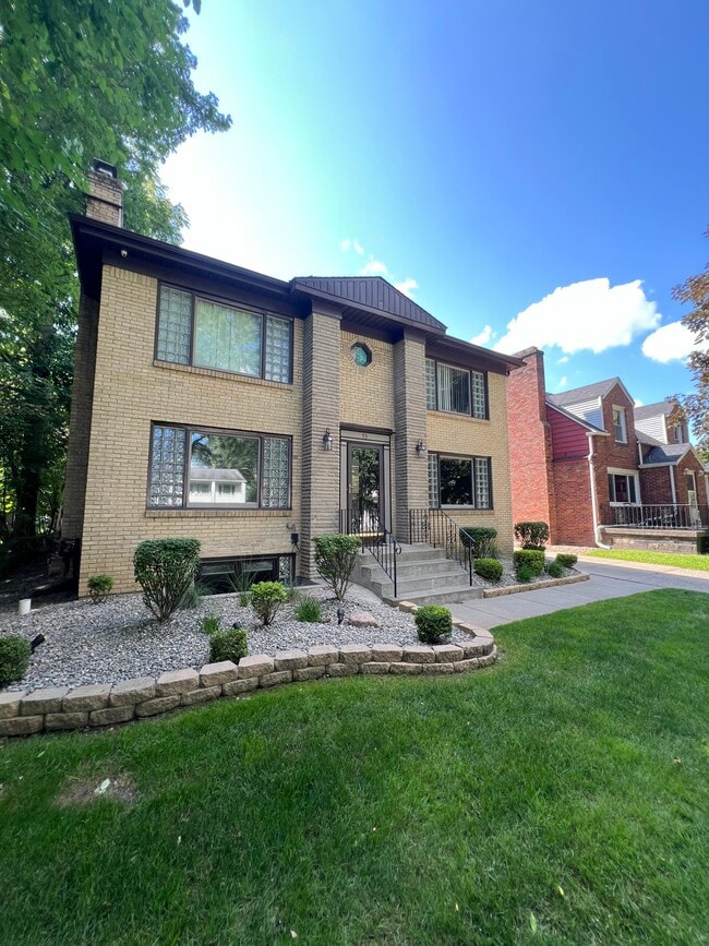 53 Arlington Rd, Unit 2