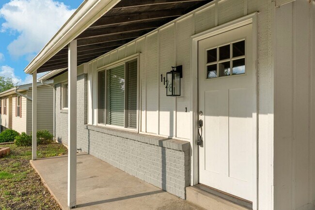 1128 Saratoga Dr in St. Charles, MO - Foto de edificio - Building Photo