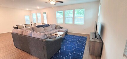 1100 Winnie Dr in Austin, TX - Foto de edificio - Building Photo