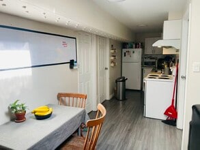 526 Dundas St W in Toronto, ON - Building Photo - Building Photo