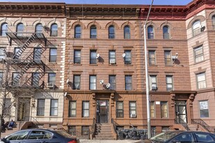 221 Bainbridge St in Brooklyn, NY - Building Photo