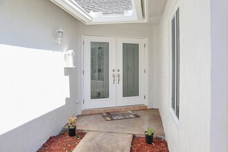 7360 NW 54th St in Lauderhill, FL - Foto de edificio - Building Photo