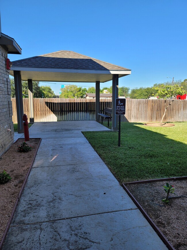 1005 W Garfield St in Harlingen, TX - Foto de edificio - Building Photo