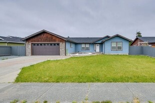 1680 Arlington Dr in Crescent City, CA - Building Photo