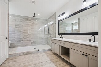 3415 Ridgeway Valley Ln in Houston, TX - Building Photo - Building Photo