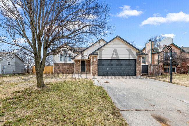 property at 215 Peachwood Dr