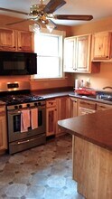 58 Maple St, Unit 58 Maple St. in Burlington, VT - Building Photo - Building Photo