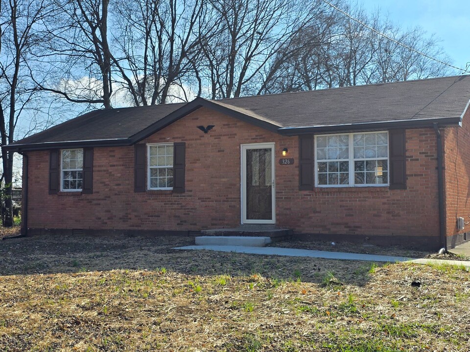 326 Destin Dr in Clarksville, TN - Building Photo