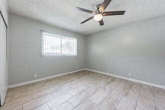 Berkeley Apartments in Pomona, CA - Foto de edificio - Interior Photo