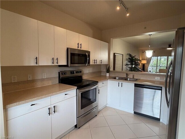 7839 Regal Heron Cir, Unit 709 in Naples, FL - Foto de edificio - Building Photo