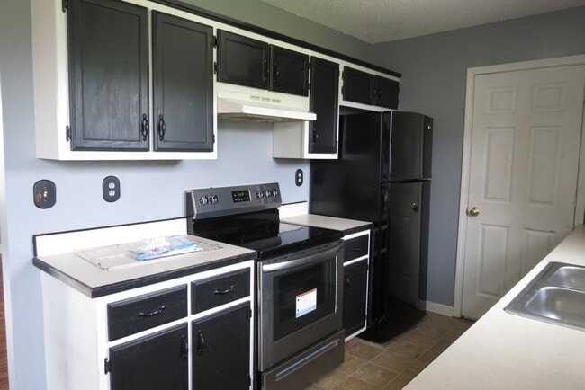 200 Rusty Dr in Oak Grove, KY - Building Photo - Building Photo