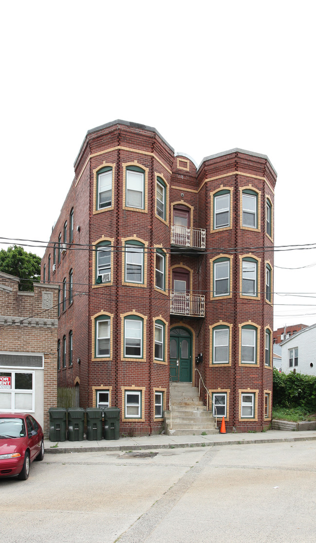 13 Hobron St in New London, CT - Foto de edificio - Building Photo